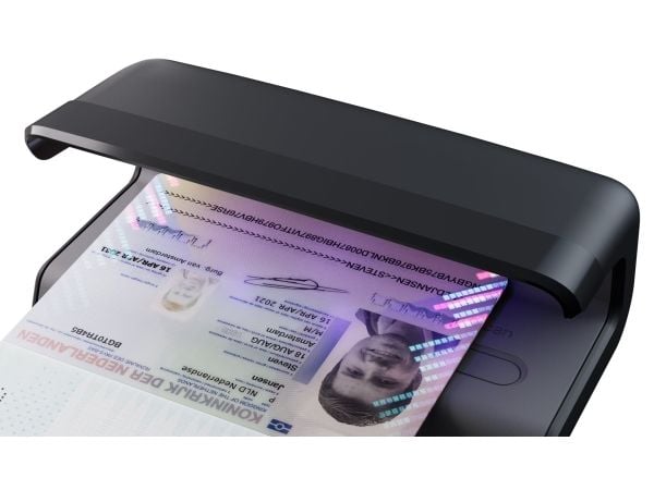 SafeScan 55 LED UV-tester for valuta og pass Svart