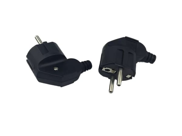 MicroConnect - Adapter för effektkontakt - fast till Typ E - 250 V - 16 A - svart