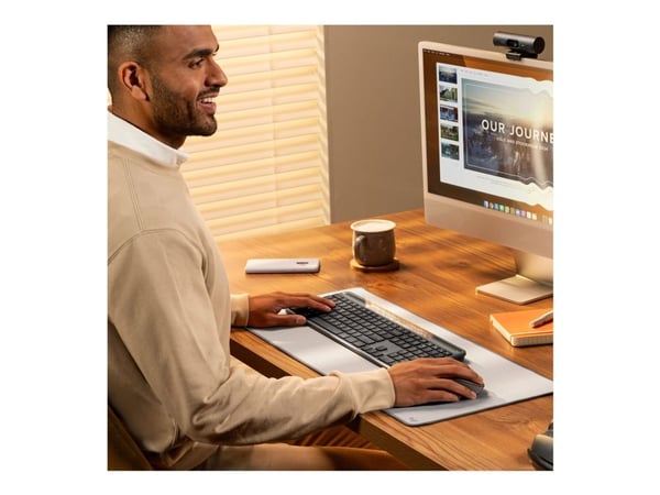 Logitech Signature Slim Solar+ K980 - Tastatur - full size - trådløs - Bluetooth LE - QWERTY - US International - tastsvitsj: saksbrytere - grafitt