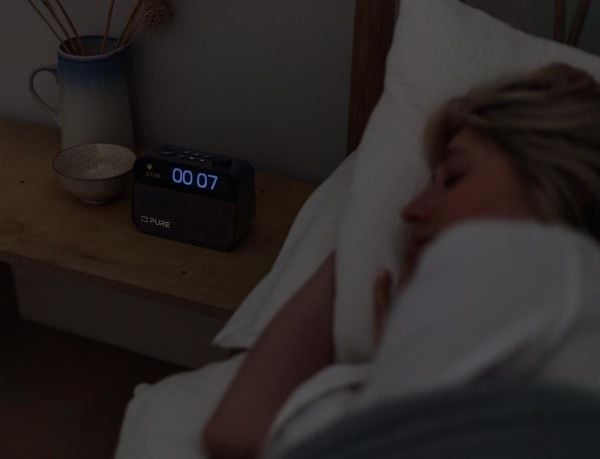 Pure Moment - Klokkeradio - 5 watt - uten operativsystem - kaffe svart