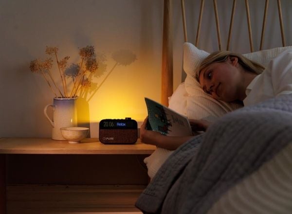 Pure Moment - Klokkeradio - 5 watt - uten operativsystem - kaffe svart
