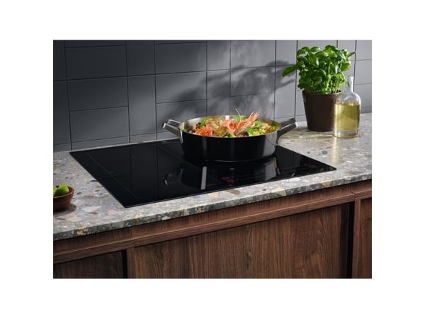 Electrolux EIS62453, Svart, Innebygget, 60 cm, Sonebasert induksjon, Glass-keramikk, 4 zone(s)