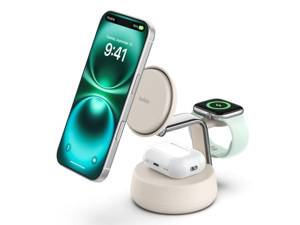 Belkin UltraCharge Pro - Trådløst ladestativ - 3-i-1, Qi2 + AC-strømadapter - 25 watt - Fast Charge - sand