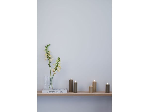 Moods & More LED-blokklys i dark sand med smelte­effekt – Ø 4,9 cm x H 12,5 cm