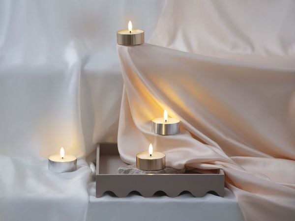Moods & More LED-telys i sølv med smelte­effekt – Ø 6,3 cm x 2,5 cm