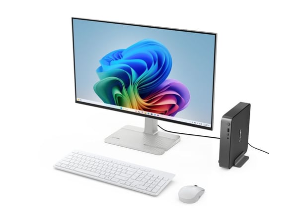 Lenovo IdeaCentre Mini 01Q8X10 91B6 - Liten Snapdragon X X1-26-100 / opptil 3 GHz - RAM 32 GB - SSD 1 TB - Qualcomm Adreno - Gigabit Ethernet, IEEE...
