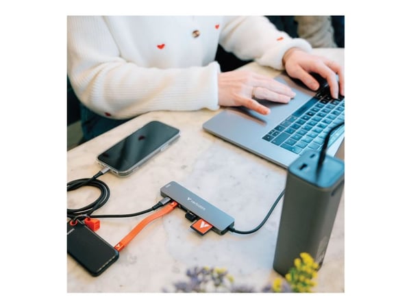 Verbatim Charge 'n' Go - Trådløs nødlader - magnetmontering - 27000 mAh - 65 watt - Fast Charge - 3 utgangskontakter (USB-C) - grå
