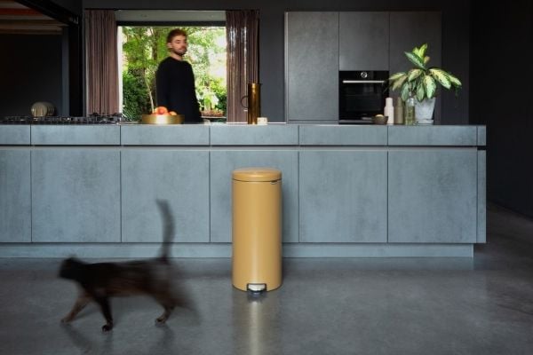 Brabantia pedalbøtte NewIcon 30 liter Warm Gold