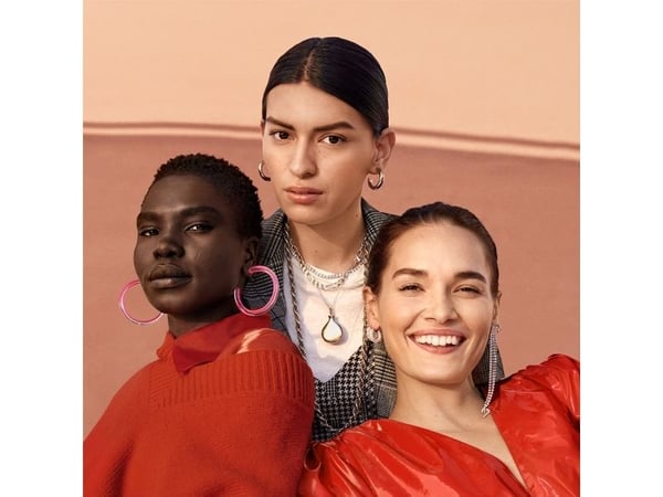 Bobbi Brown Skin Longwear Paraben-Free Matte Finish flytende foundation C-046 Cool Beige SPF 20 40 ml