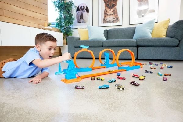 Hot Wheels Track Creator Triple Loop Frenzy