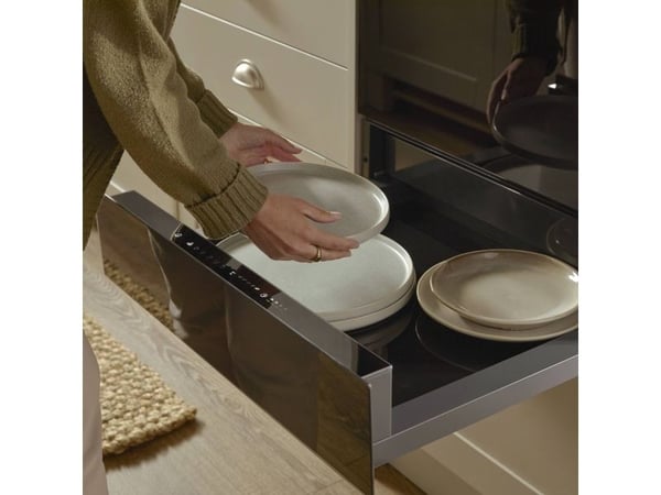 Hisense WDH14BG, 410 W, 20 l, 6 kuverter, Innendørs, Trykkmekanisme, Kjølig dør