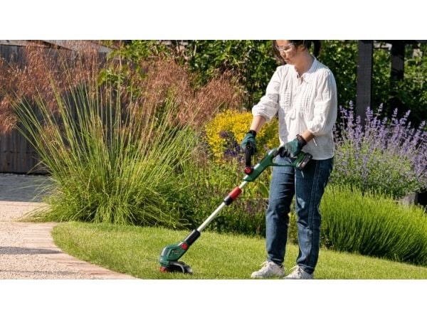Bosch UniversalGrassCut, 2-i-1 hekke- og trådkutter, 26 cm, 30 cm, 8500 RPM, Grønn, Batteri