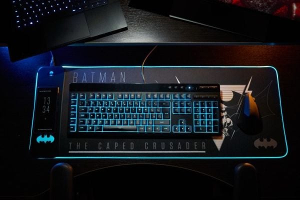 Numskull Hiirimatto DC Comics Batman + langaton lataus 30x80cm