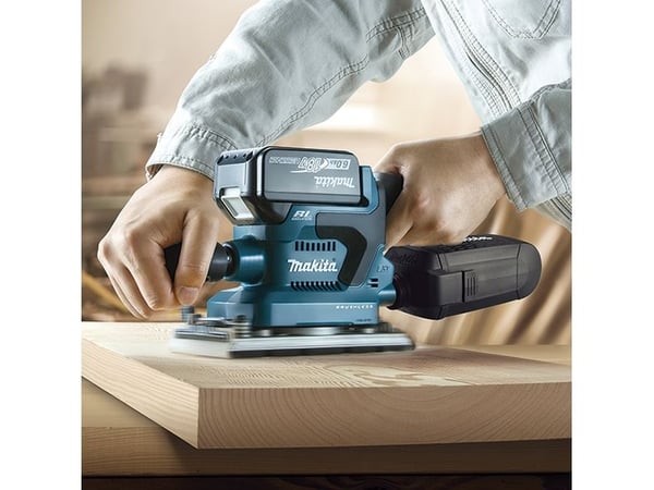 MAKITA.OSCILL SANDLER. 18V 93x185mm DBO380RTJ 2x5Ah
