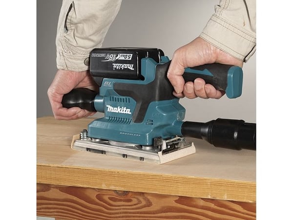 MAKITA.OSCILL SANDLER. 18V 93x185mm DBO380RTJ 2x5Ah