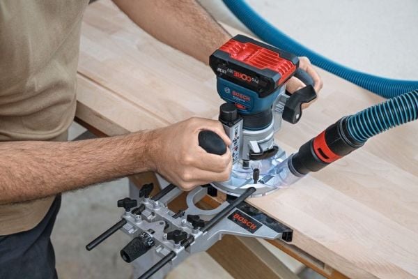 Bosch GKF 18V-8, Svart, Blå, 30000 rpm, 6, 6.35 (1/4\"), 8 (5/16\"), 10000 rpm, 95 dB, 87 dB - SOLO