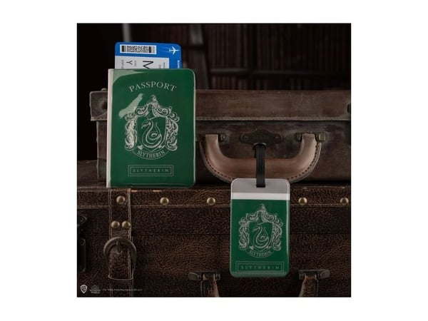 Slytherin bagagemærke og pascover