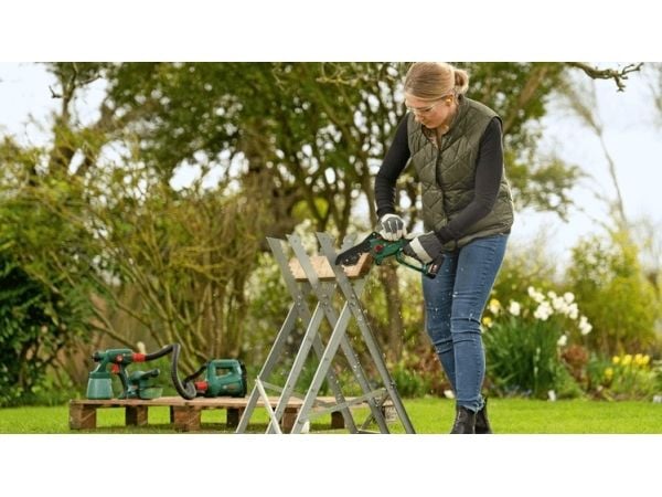 Bosch EASY 150MM 18V 2,5AH EASY 150MM 18V 2,5AH batteridrevet motorsag