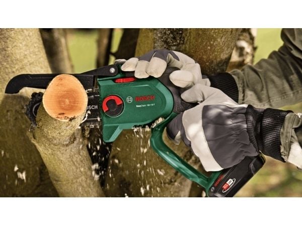 Bosch EASY 150MM 18V 2,5AH EASY 150MM 18V 2,5AH batteridrevet motorsag