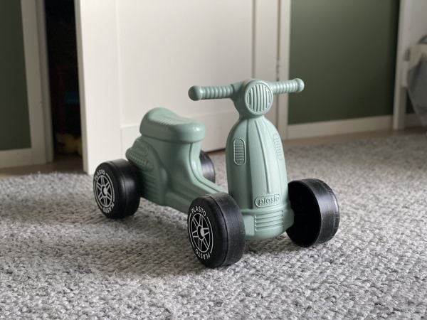PLASTO Soft Neutrals Scooter