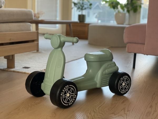 PLASTO Soft Neutrals Scooter