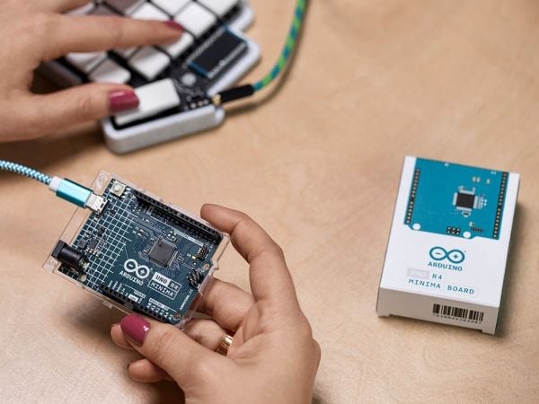 Arduino UNO R4 Minima, 48 MHz, ATmega328, 16 MHz, 0,032 MB, 0,256 MB, Arduino
