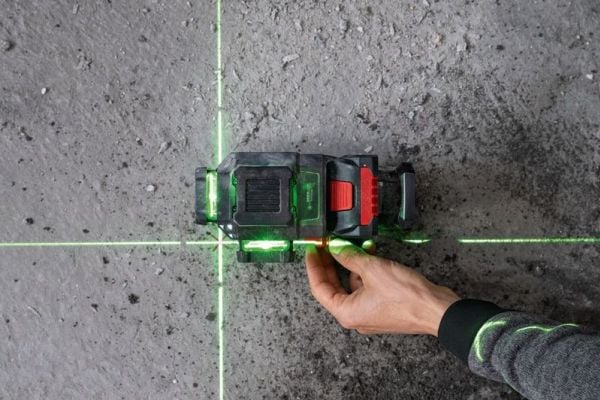 Bosch GLL 18V-120-33 CG, 35 m, 0,3 mm/m, 4°, 120 m, 3 s/puoli, vaaka/vertikaalinen
