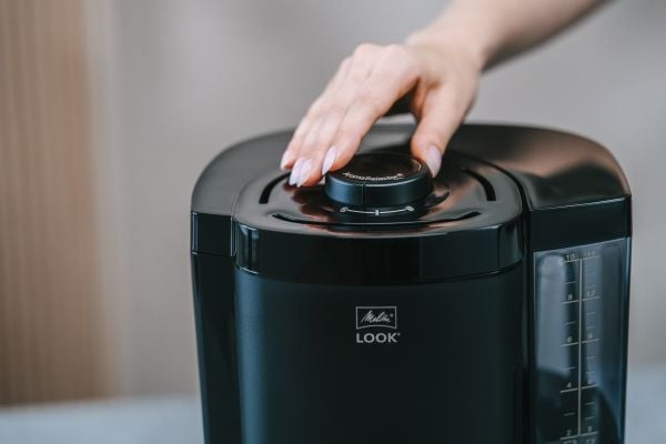 Melitta Look, Suodatinkahvinkeitin, 1,25 L, Jauhettu kahvi, 1080 W, musta