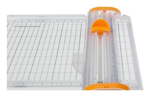 Fiskars 1077798, 10 ark, Manuell klemme, A4, A5, 75 g/m², Hvit, Gummi