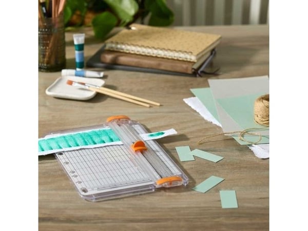 Fiskars 1077798, 10 ark, Manuell klemme, A4, A5, 75 g/m², Hvit, Gummi