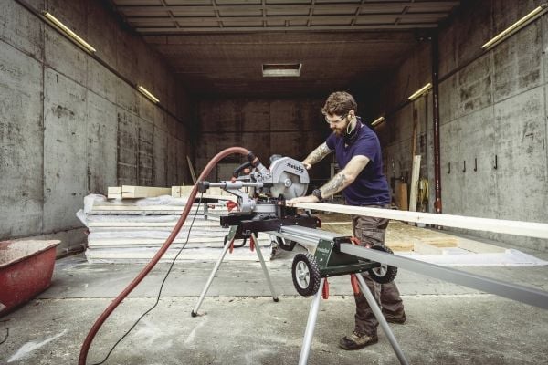 Metabo-sarja KGS 305 M + sahanterä (613305900)