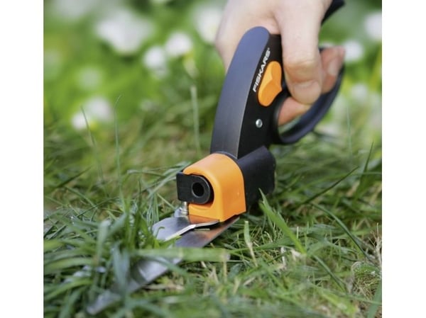 Fiskars Servo-System GS42 - Gresskutter - fiberglass-reinforced plastic - 32.2 cm - black with orange handle