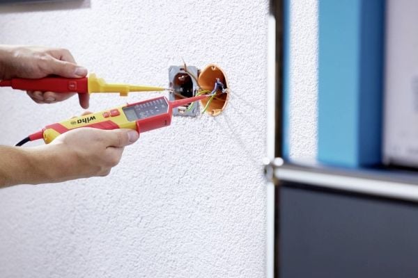 Spennings- og kontinuitetstester Wiha 12-1000 V AC / egnet for PV & eMobility CAT IV