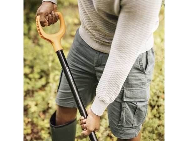 FISKARS SPADE MED D-FORMET HÅNDTAK
