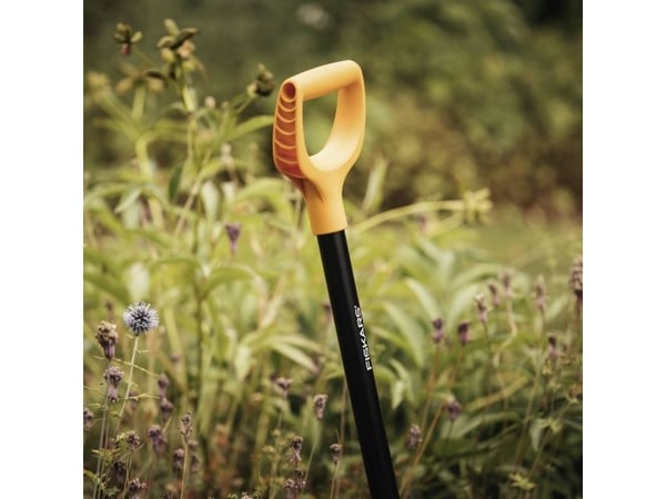 FISKARS SPADE MED D-FORMET HÅNDTAK