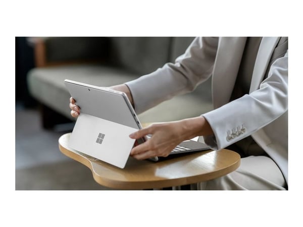 Microsoft Surface Pro Keyboard - Tastatur - med styrepute, akselerometer, lagrings- og ladebakke for Surface Slim Pen 2 - QWERTY - Internasjonal en...