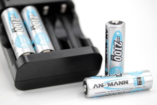Ansmann maxE HR06 Ladattava AA-paristo NiMH 2100 mAh 1,2 V 8 kpl Ansmann maxE HR06 ladattava AA-paristo NiMH 2100 mAh 1,2 V 8 kpl