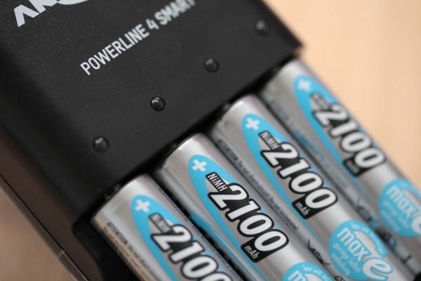 Ansmann maxE HR06 Ladattava AA-paristo NiMH 2100 mAh 1,2 V 8 kpl Ansmann maxE HR06 ladattava AA-paristo NiMH 2100 mAh 1,2 V 8 kpl