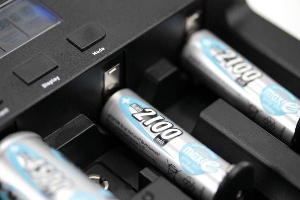 Ansmann maxE HR06 Ladattava AA-paristo NiMH 2100 mAh 1,2 V 8 kpl Ansmann maxE HR06 ladattava AA-paristo NiMH 2100 mAh 1,2 V 8 kpl