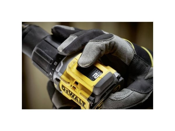 DEWALT DCD799P2T-QW 2-vaihteinen iskuporakone sis. ylimääräinen akku, sis. laturi, matkalaukku
