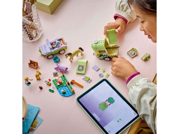 LEGO Friends 42695 Henger med hest og føll