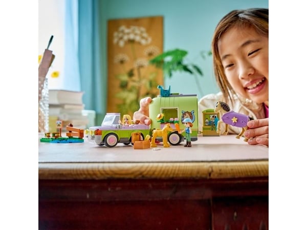 LEGO Friends 42695 Henger med hest og føll
