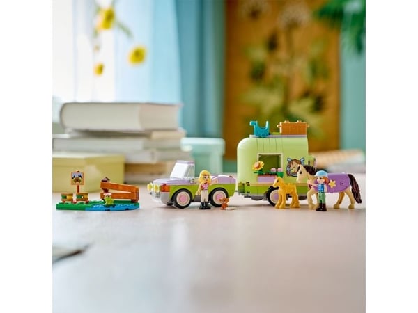 LEGO Friends 42695 Henger med hest og føll