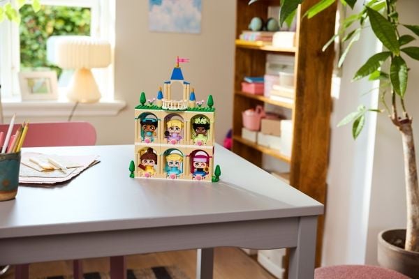 LEGO Disney™ 43291 Miniatyrer av Belle og Tiana med slott