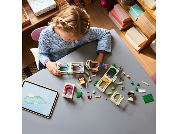 LEGO Disney™ 43291 Miniatyrer av Belle og Tiana med slott