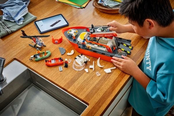 LEGO City 60504 Kystvaktens helikopter og redningsbåt