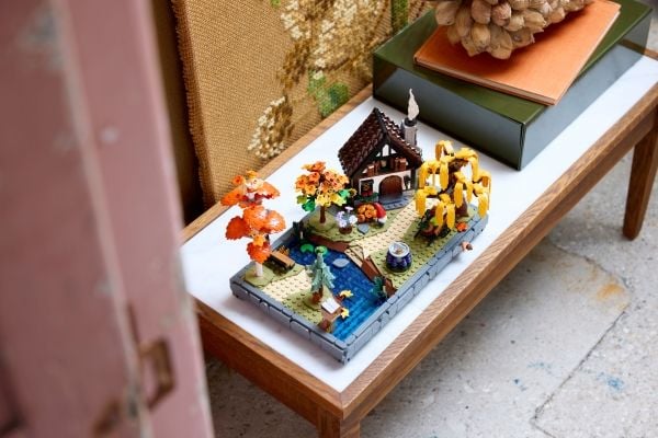 LEGO Icons 11372 Høstlig hage med lite hus