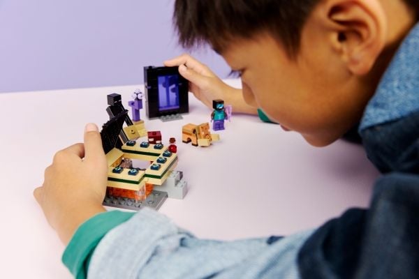 LEGO Minecraft 21584 Reise gjennom portalene til Nether og End