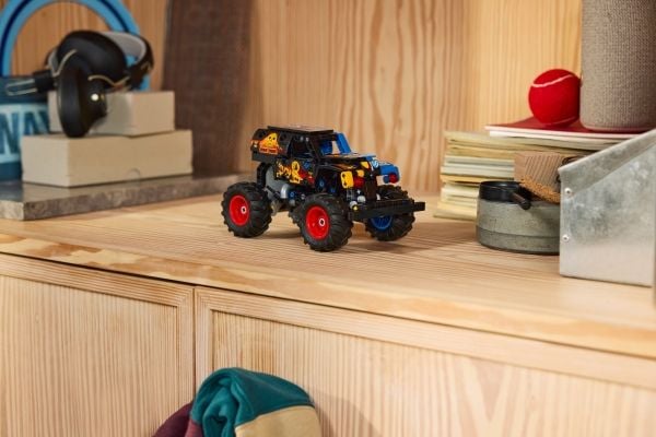 LEGO Technic 42219 Monster Jam™ Grave Digger™ tuli ja jää