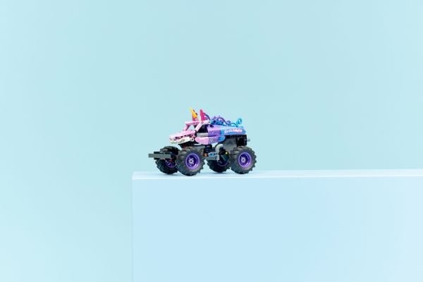 LEGO Technic 42220 Monster Jam™ Sparkle Smash™ pull-back